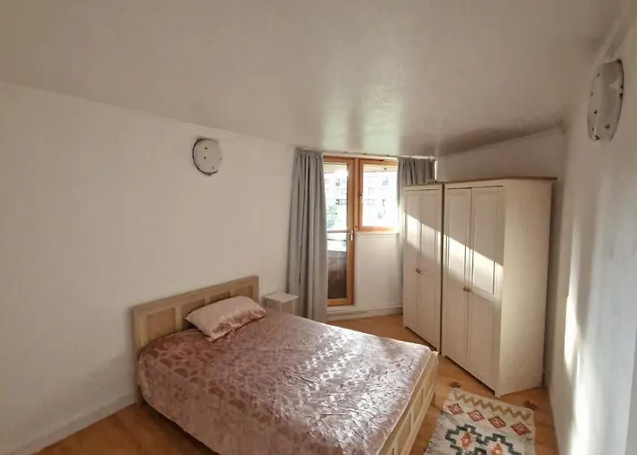New Listing- 2 Bedroom Riverside Chelsea Apartment