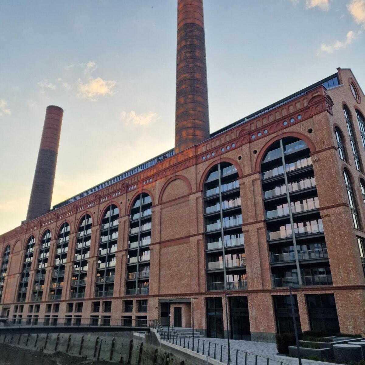 New Listing- 2 Bedroom Riverside Chelsea * Londres