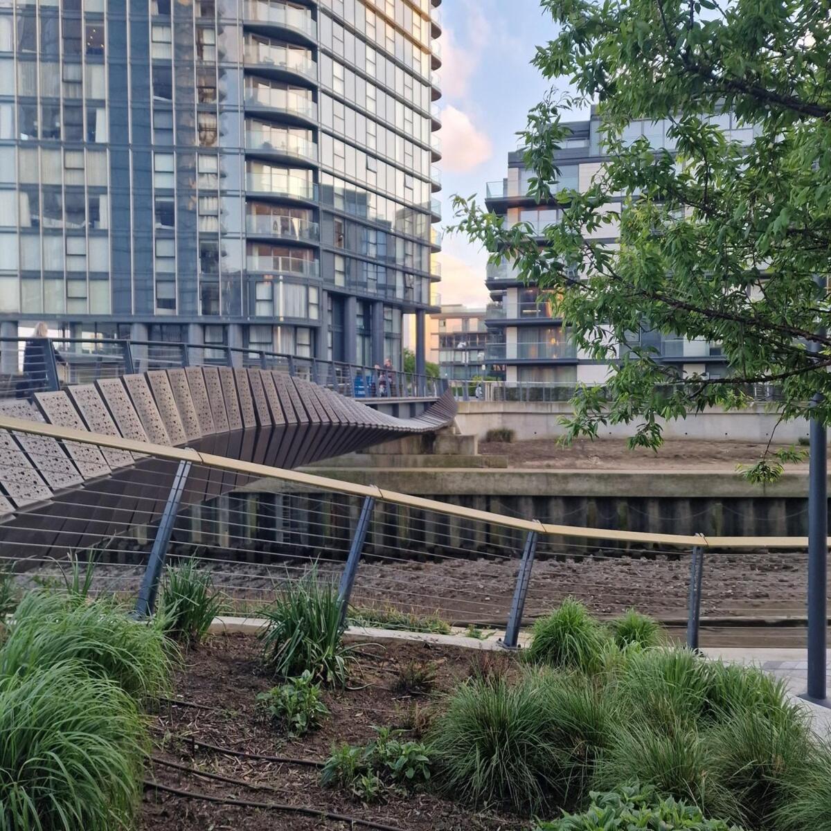 New Listing- 2 Bedroom Riverside Chelsea Appartement *