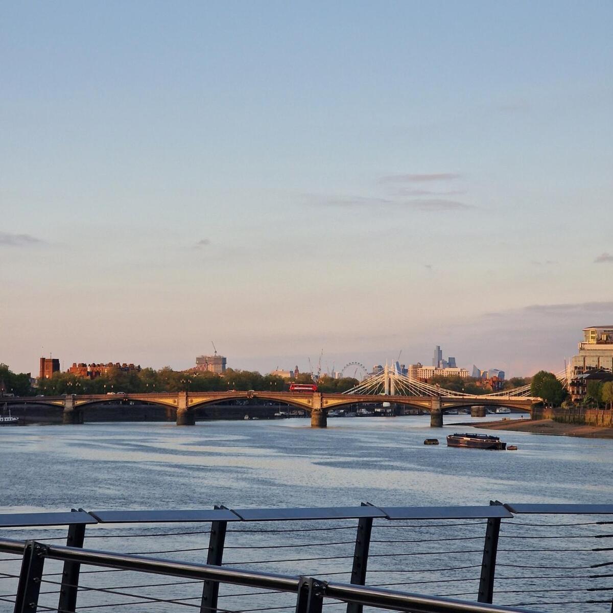 New Listing- 2 Bedroom Riverside Chelsea * Londres