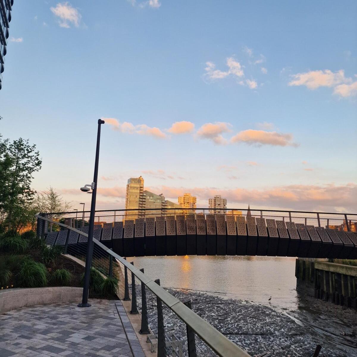 New Listing- 2 Bedroom Riverside Chelsea Apartamento Londres